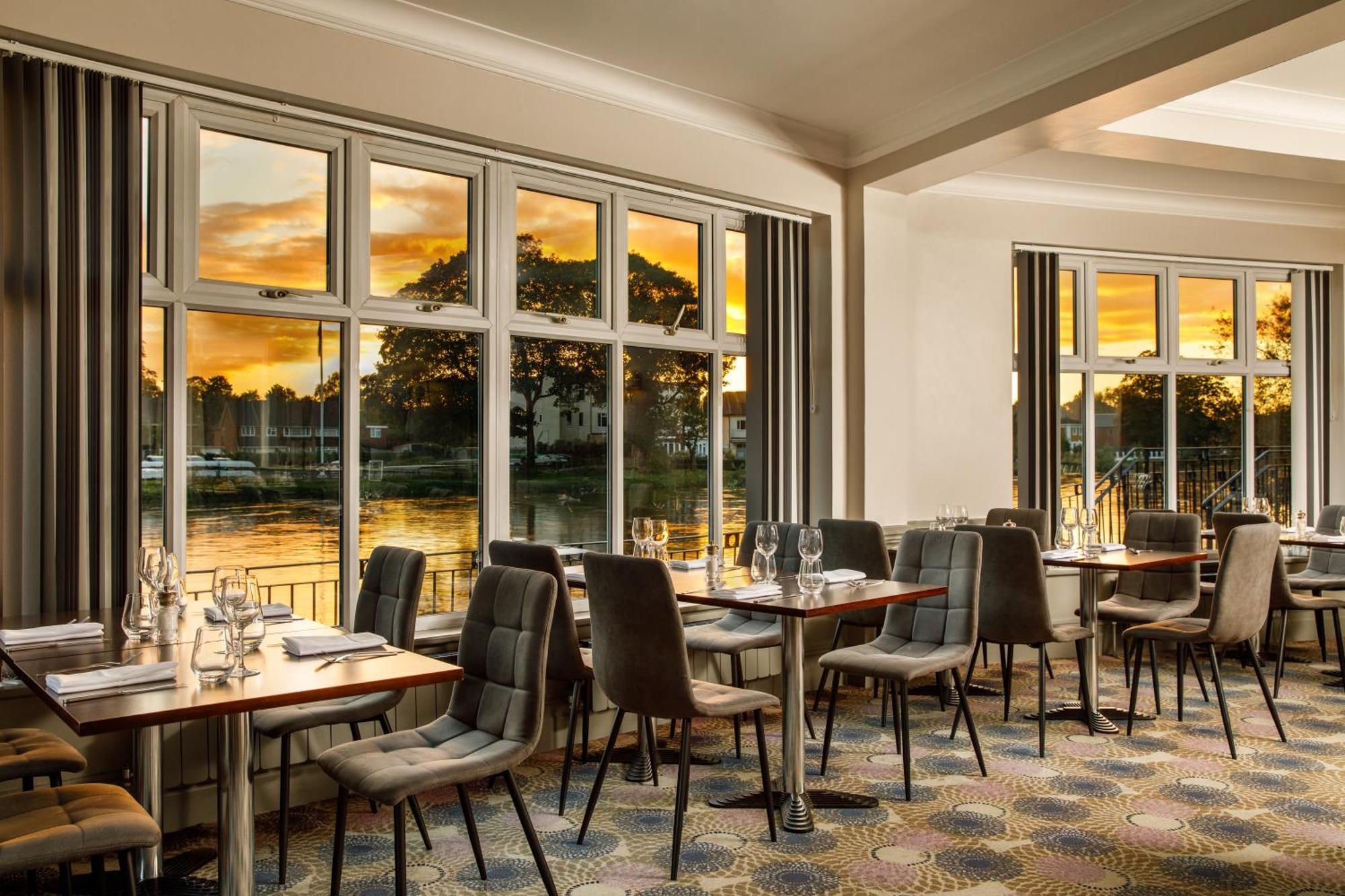 Sunday London Staines-Upon-Thames Heathrow T5 Hotel Ngoại thất bức ảnh