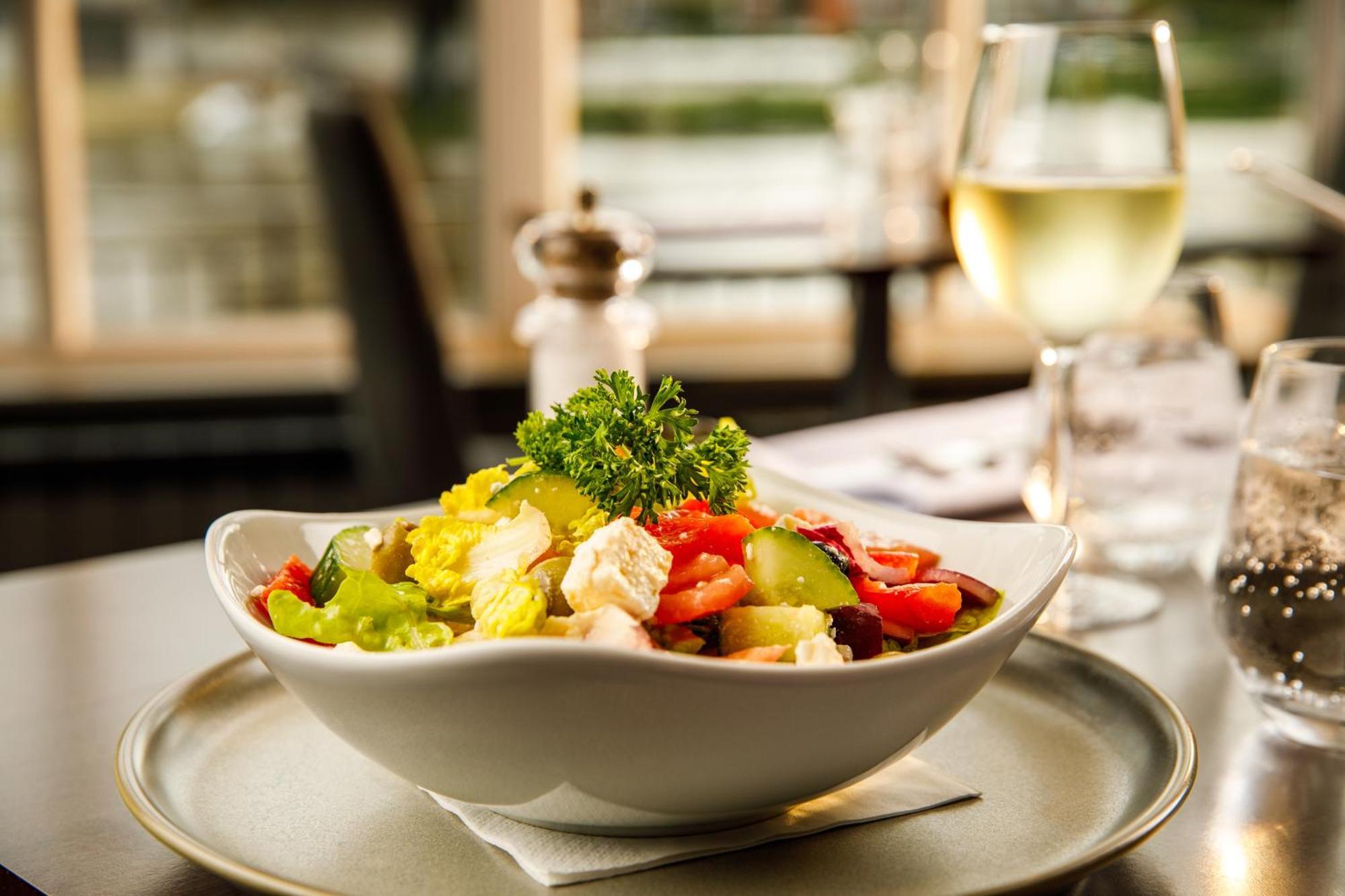 Sunday London Staines-Upon-Thames Heathrow T5 Hotel Ngoại thất bức ảnh