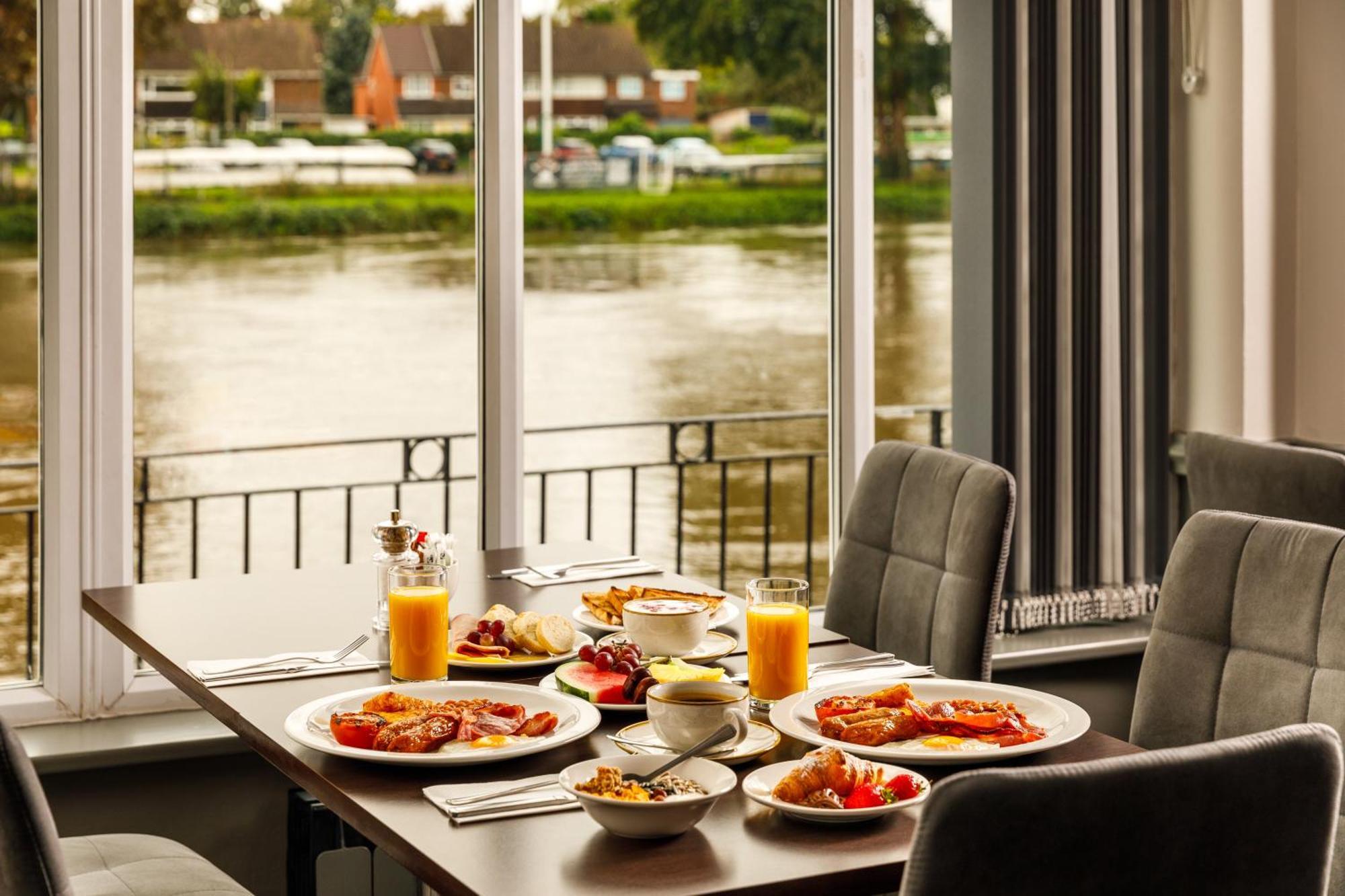 Sunday London Staines-Upon-Thames Heathrow T5 Hotel Ngoại thất bức ảnh