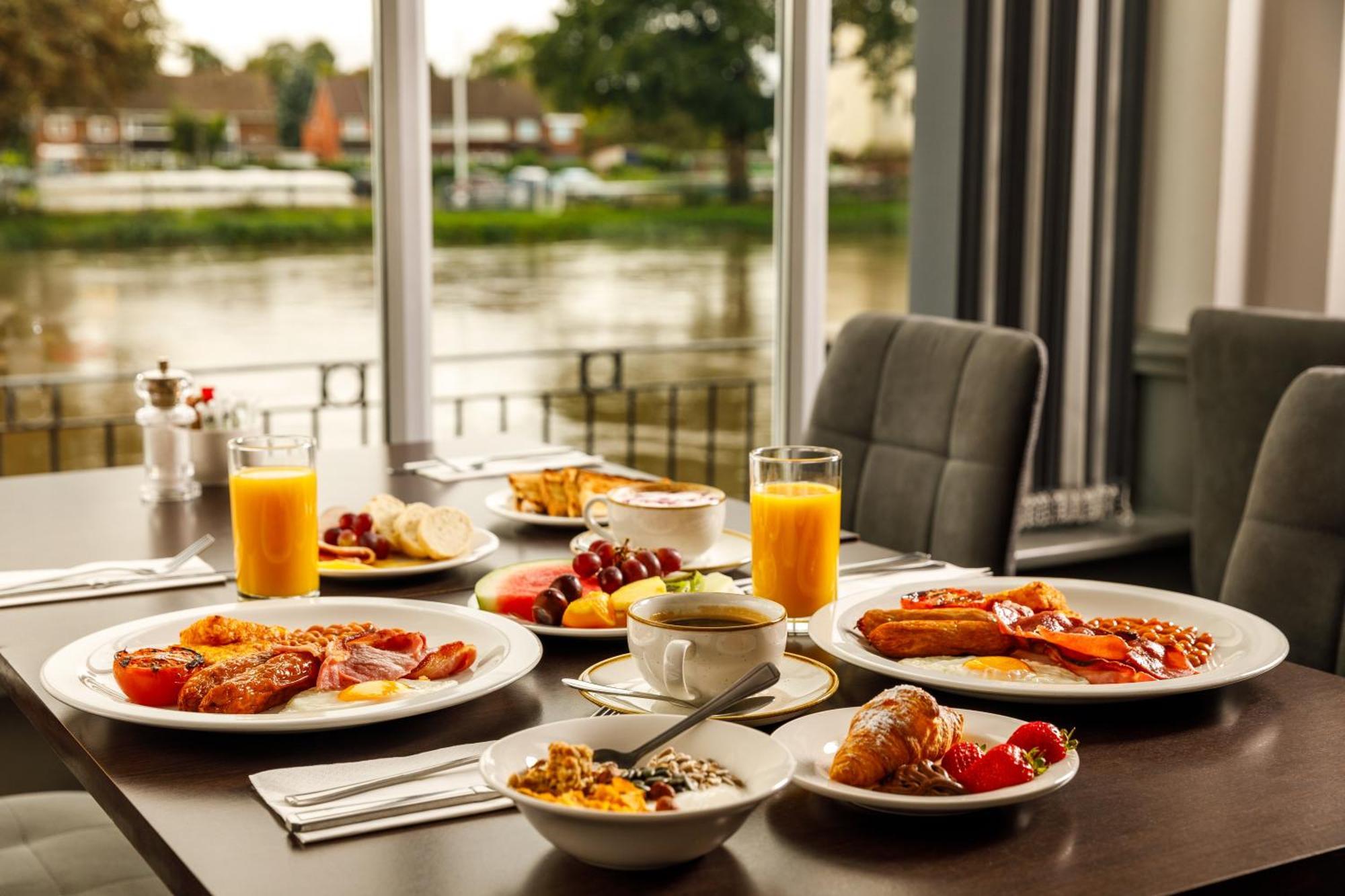 Sunday London Staines-Upon-Thames Heathrow T5 Hotel Ngoại thất bức ảnh