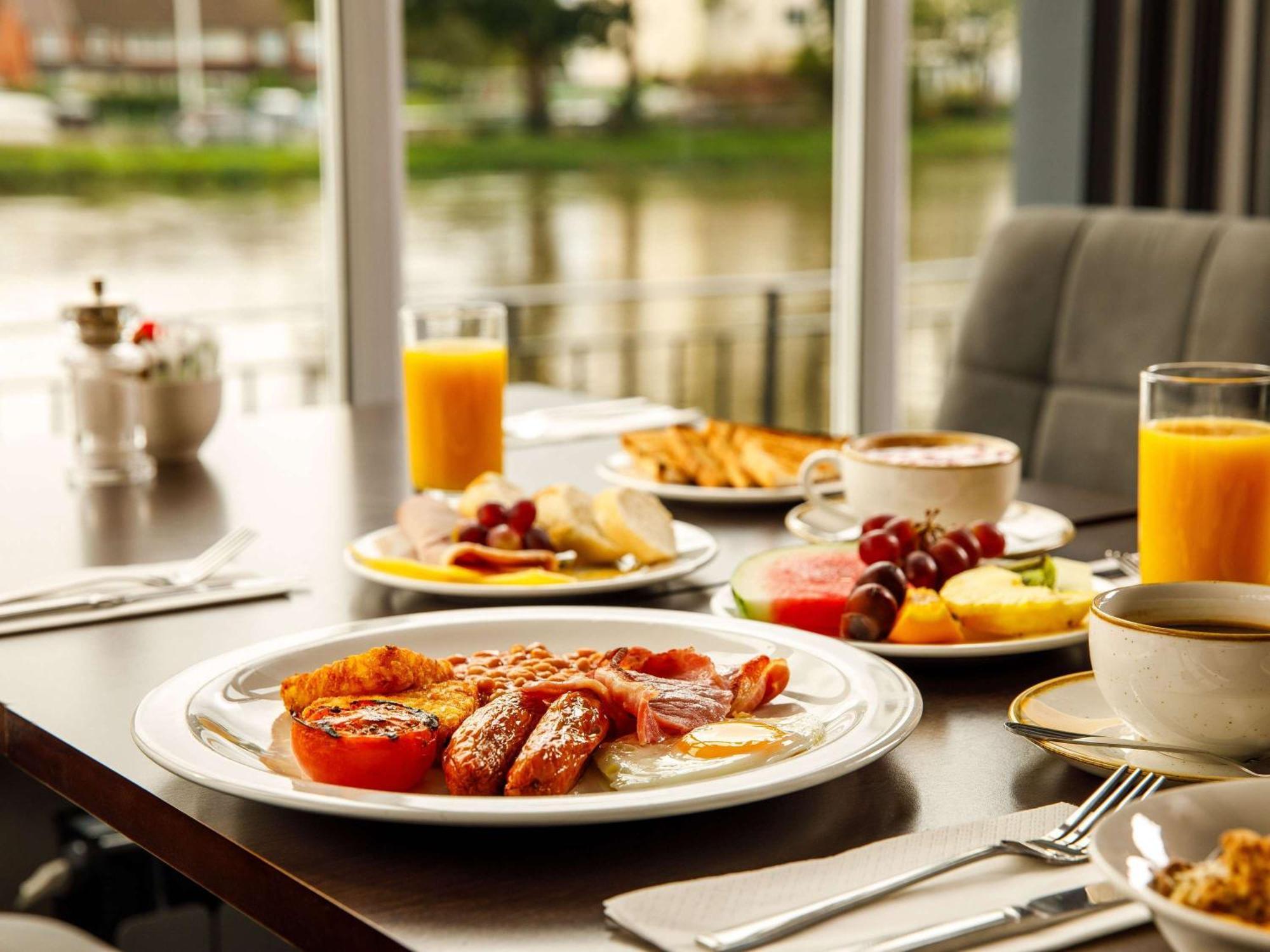 Sunday London Staines-Upon-Thames Heathrow T5 Hotel Ngoại thất bức ảnh