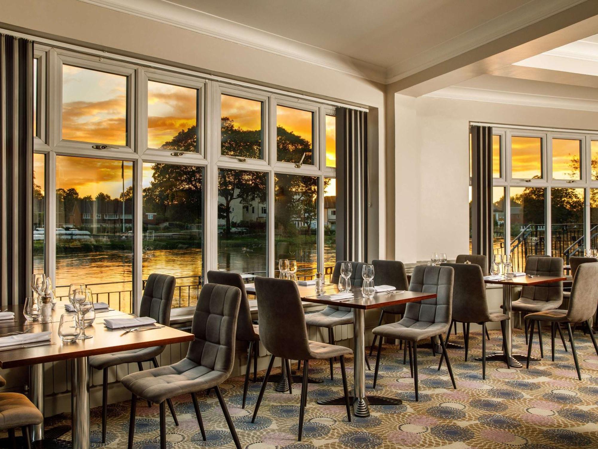 Sunday London Staines-Upon-Thames Heathrow T5 Hotel Ngoại thất bức ảnh