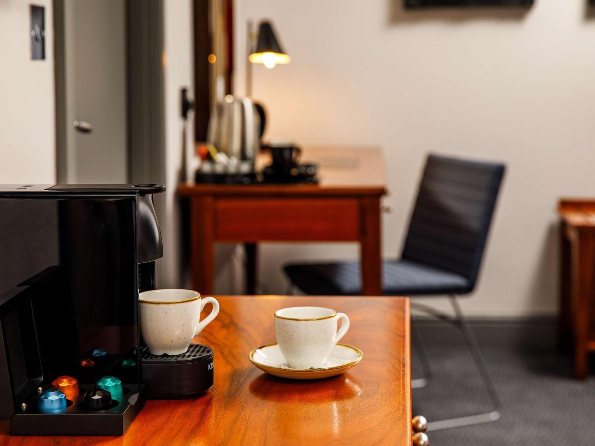 Sunday London Staines-Upon-Thames Heathrow T5 Hotel Ngoại thất bức ảnh