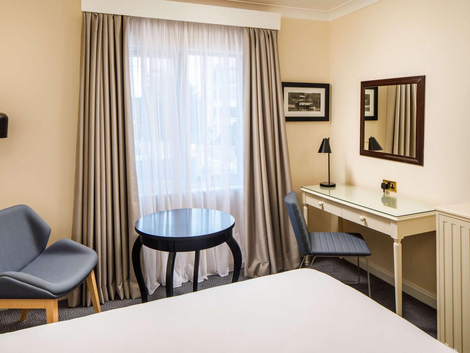 Sunday London Staines-Upon-Thames Heathrow T5 Hotel Ngoại thất bức ảnh