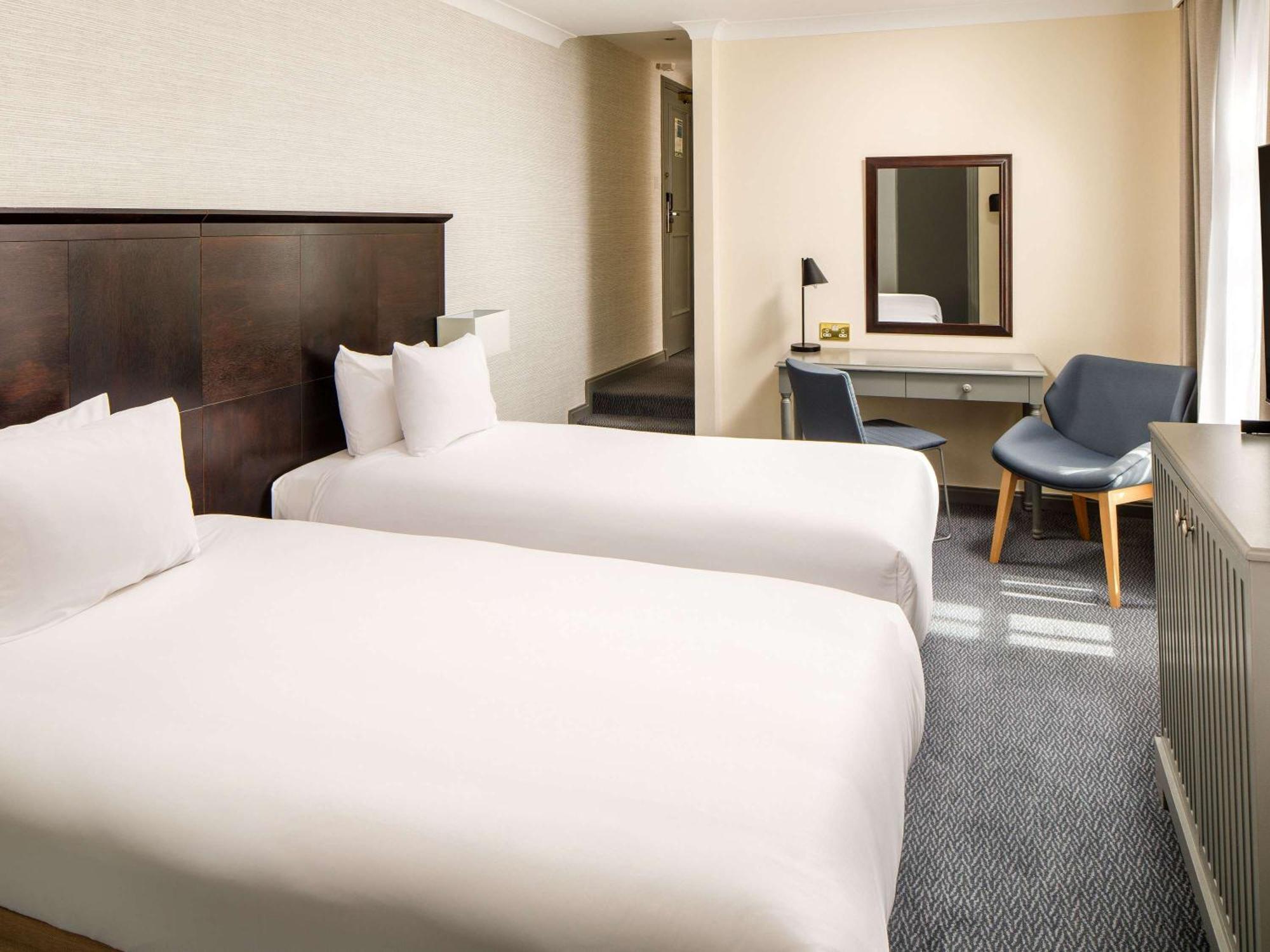 Sunday London Staines-Upon-Thames Heathrow T5 Hotel Ngoại thất bức ảnh