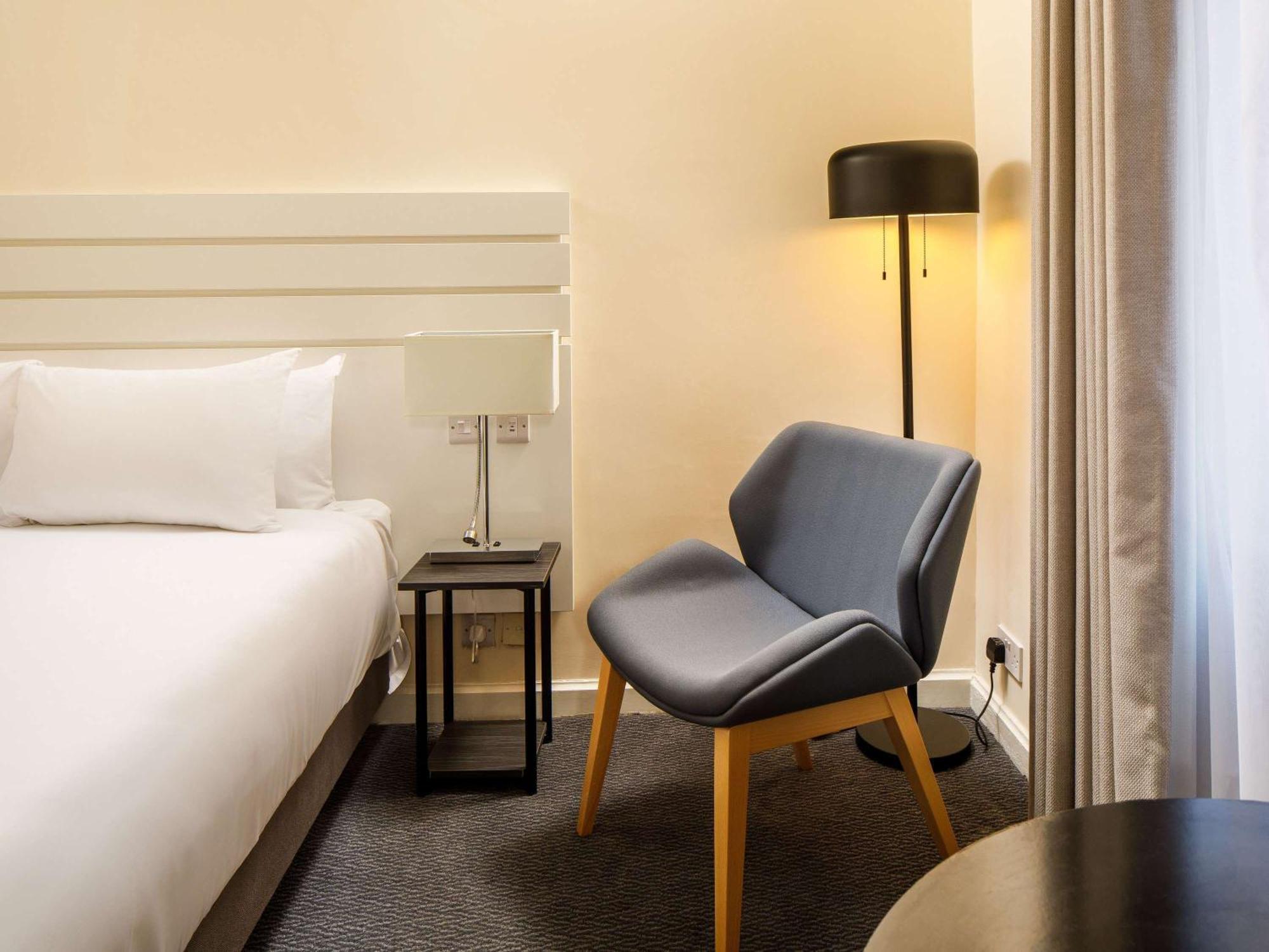 Sunday London Staines-Upon-Thames Heathrow T5 Hotel Ngoại thất bức ảnh