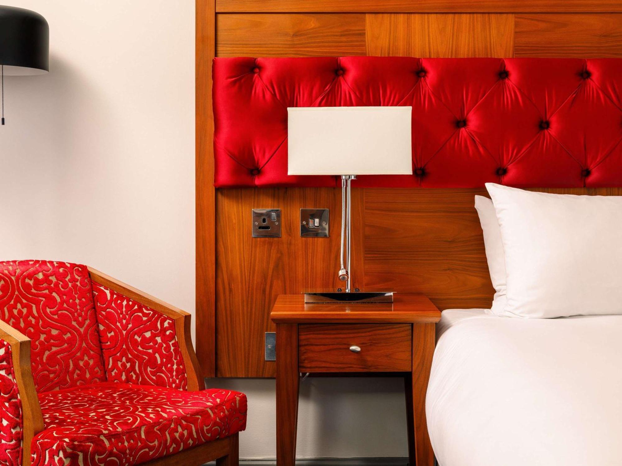 Sunday London Staines-Upon-Thames Heathrow T5 Hotel Ngoại thất bức ảnh