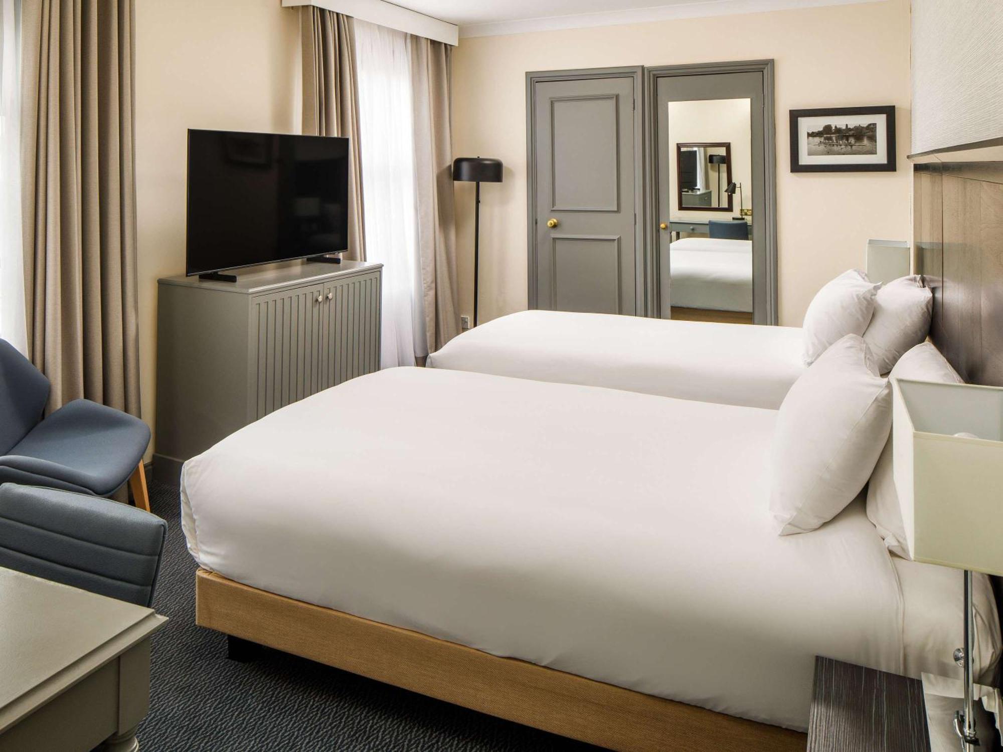 Sunday London Staines-Upon-Thames Heathrow T5 Hotel Ngoại thất bức ảnh