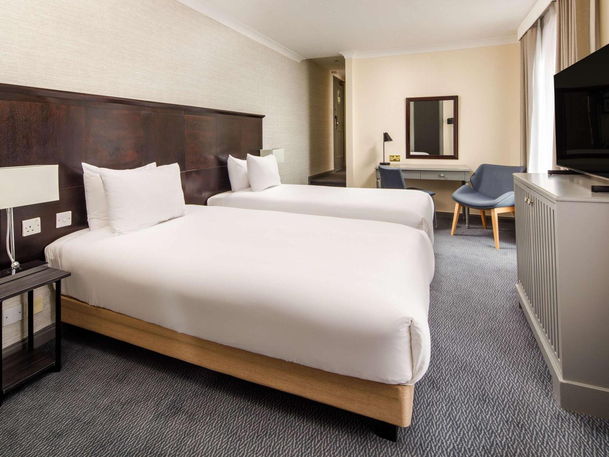 Sunday London Staines-Upon-Thames Heathrow T5 Hotel Ngoại thất bức ảnh