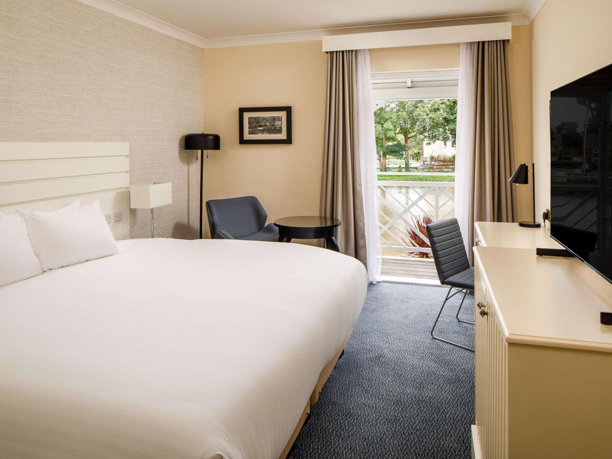 Sunday London Staines-Upon-Thames Heathrow T5 Hotel Ngoại thất bức ảnh