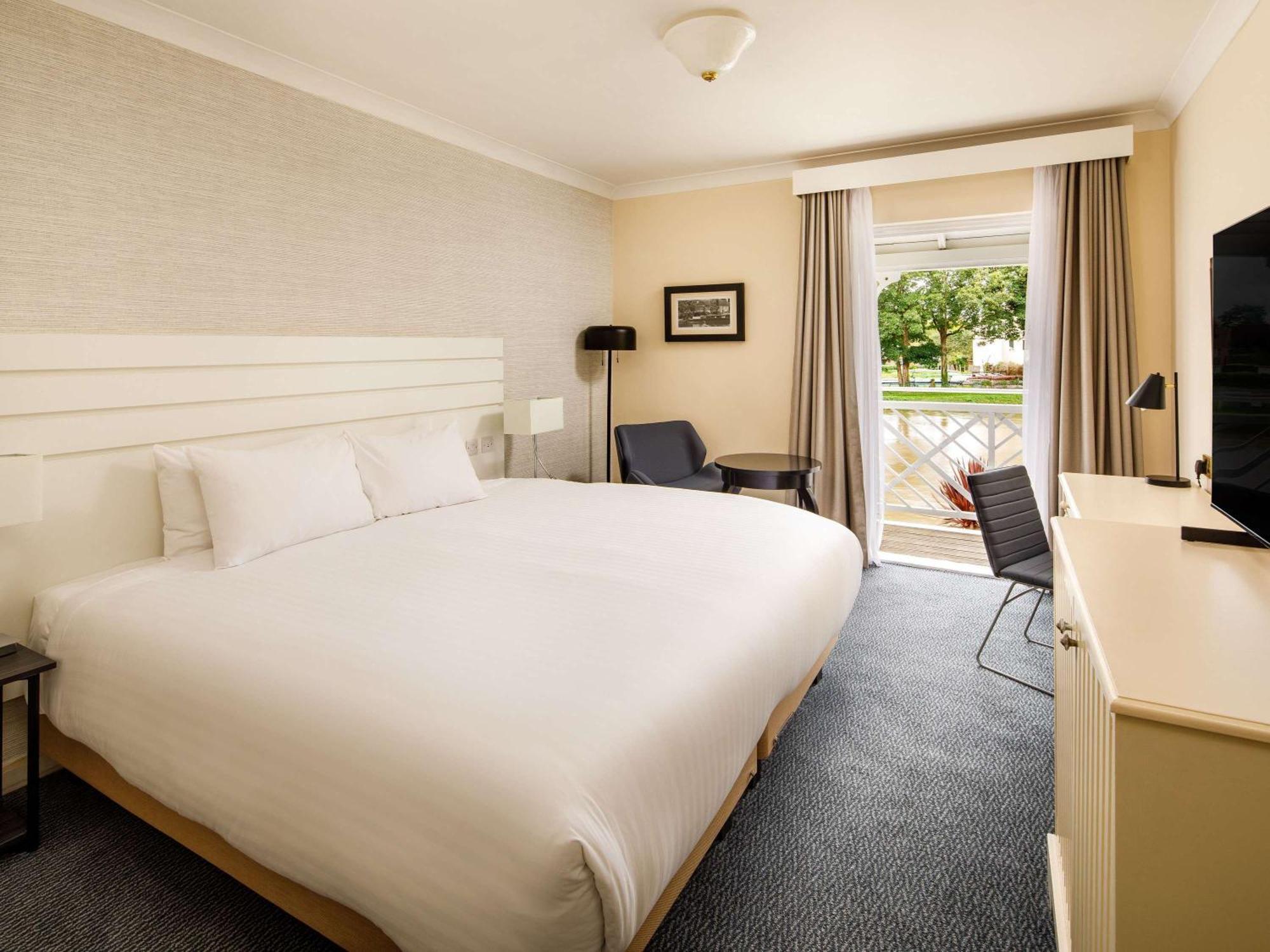 Sunday London Staines-Upon-Thames Heathrow T5 Hotel Ngoại thất bức ảnh