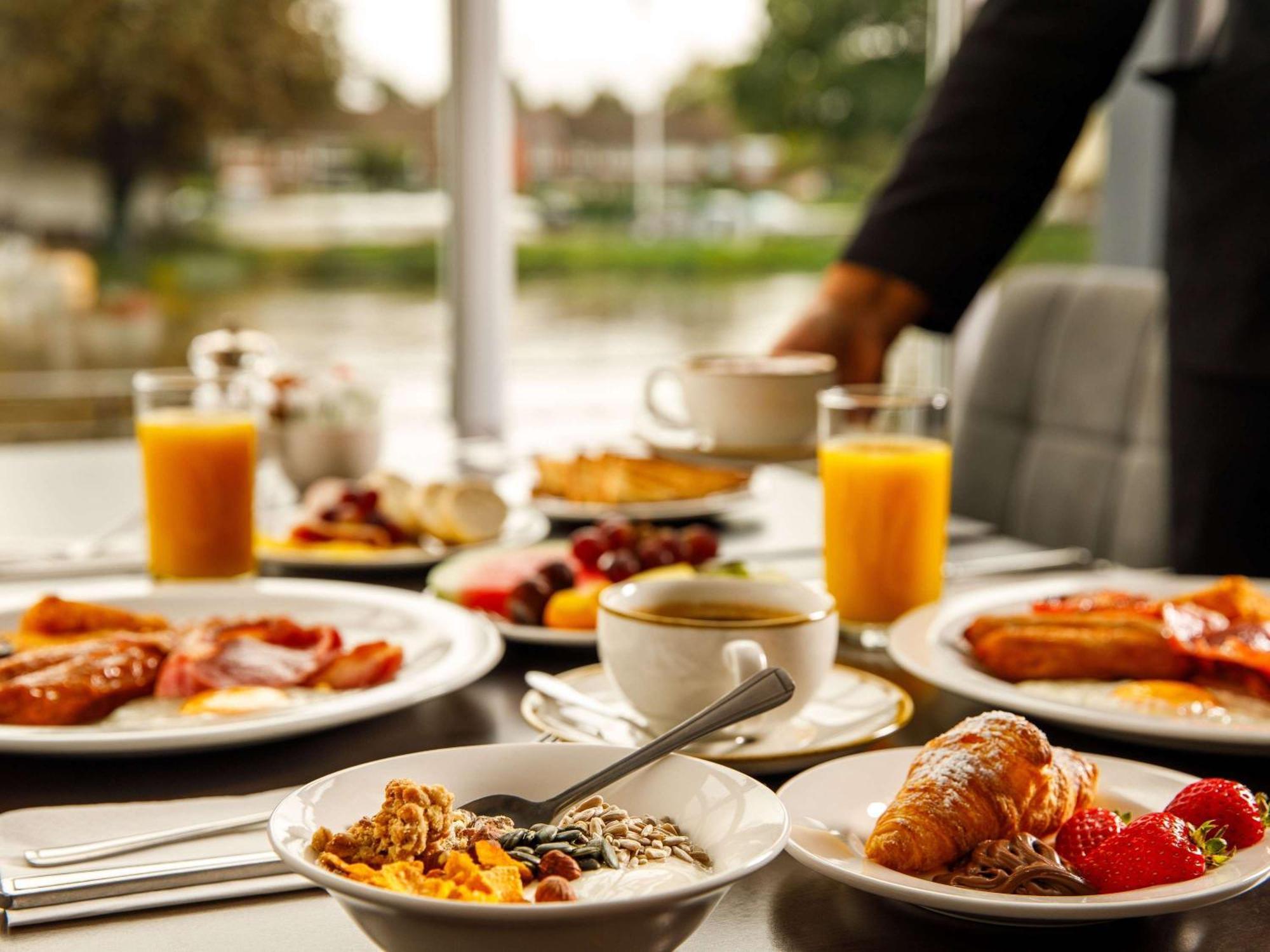 Sunday London Staines-Upon-Thames Heathrow T5 Hotel Ngoại thất bức ảnh