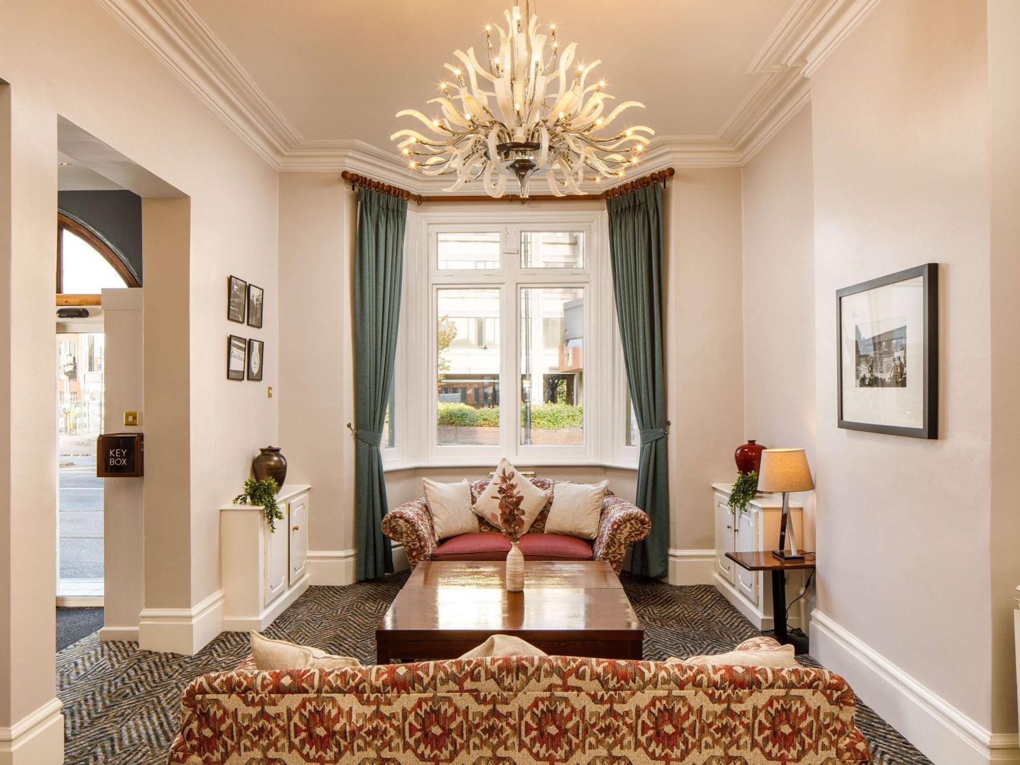 Sunday London Staines-Upon-Thames Heathrow T5 Hotel Ngoại thất bức ảnh