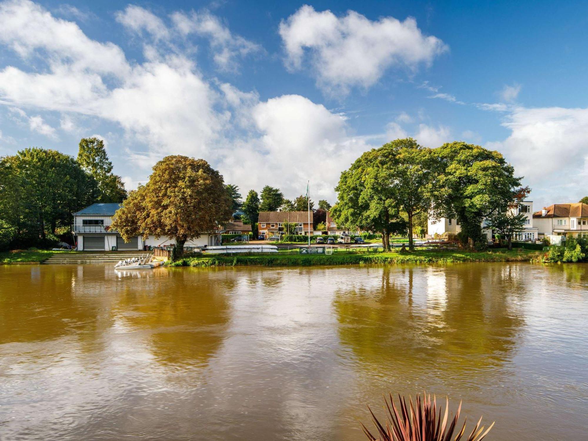 Sunday London Staines-Upon-Thames Heathrow T5 Hotel Ngoại thất bức ảnh
