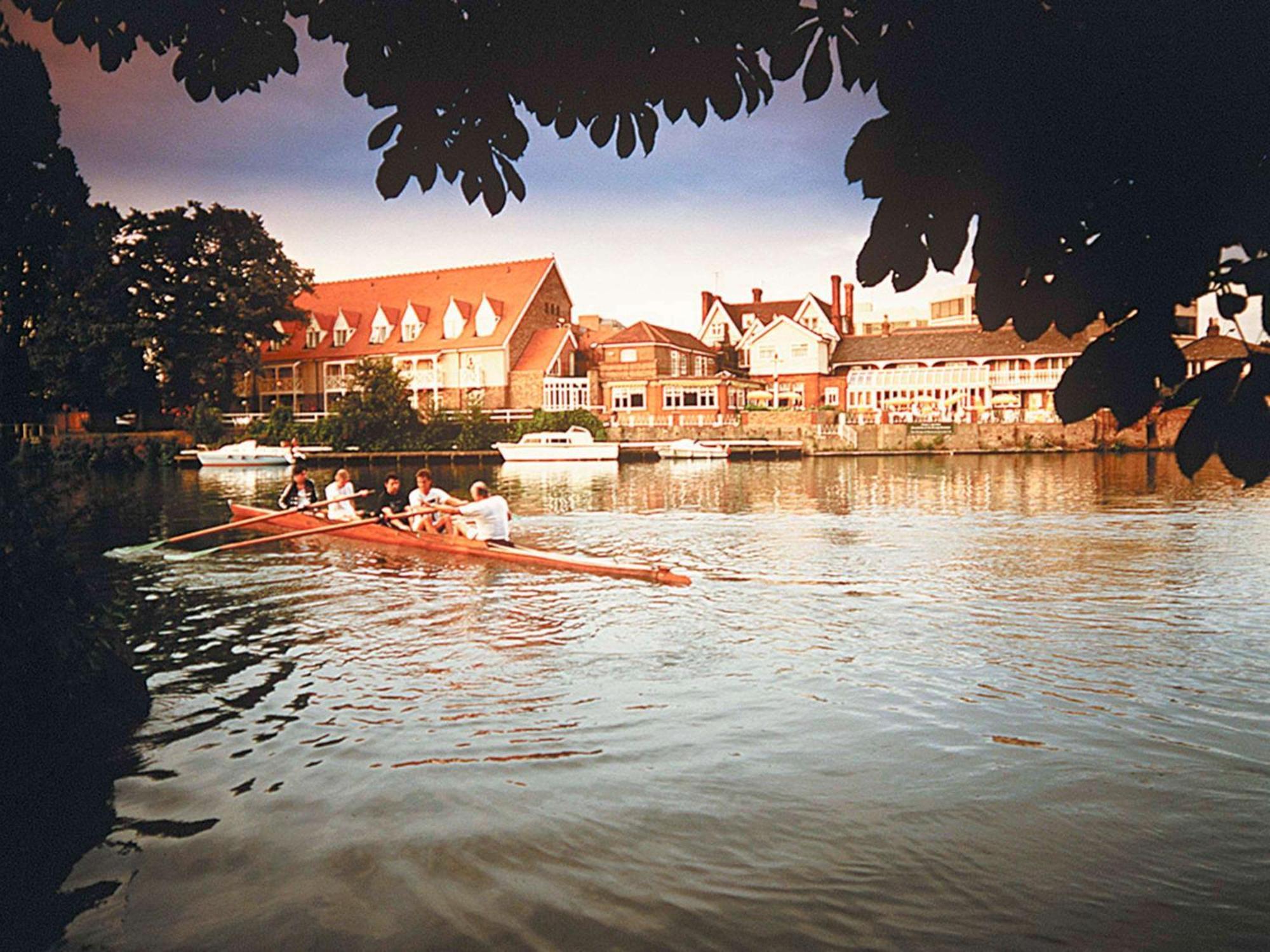 Sunday London Staines-Upon-Thames Heathrow T5 Hotel Ngoại thất bức ảnh