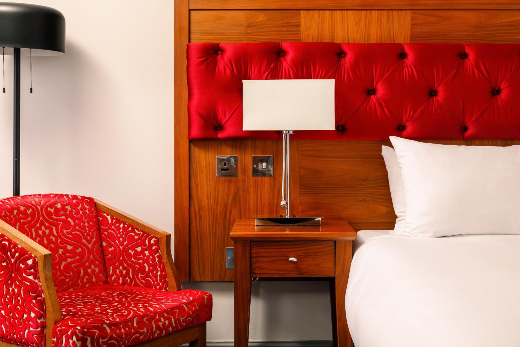 Sunday London Staines-Upon-Thames Heathrow T5 Hotel Ngoại thất bức ảnh