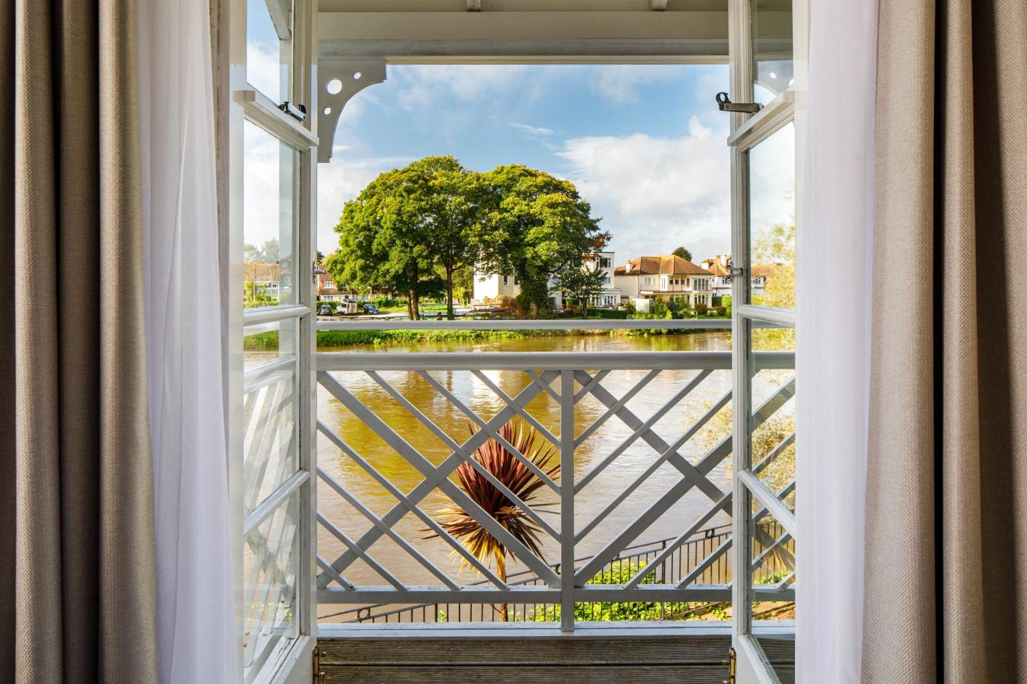 Sunday London Staines-Upon-Thames Heathrow T5 Hotel Ngoại thất bức ảnh