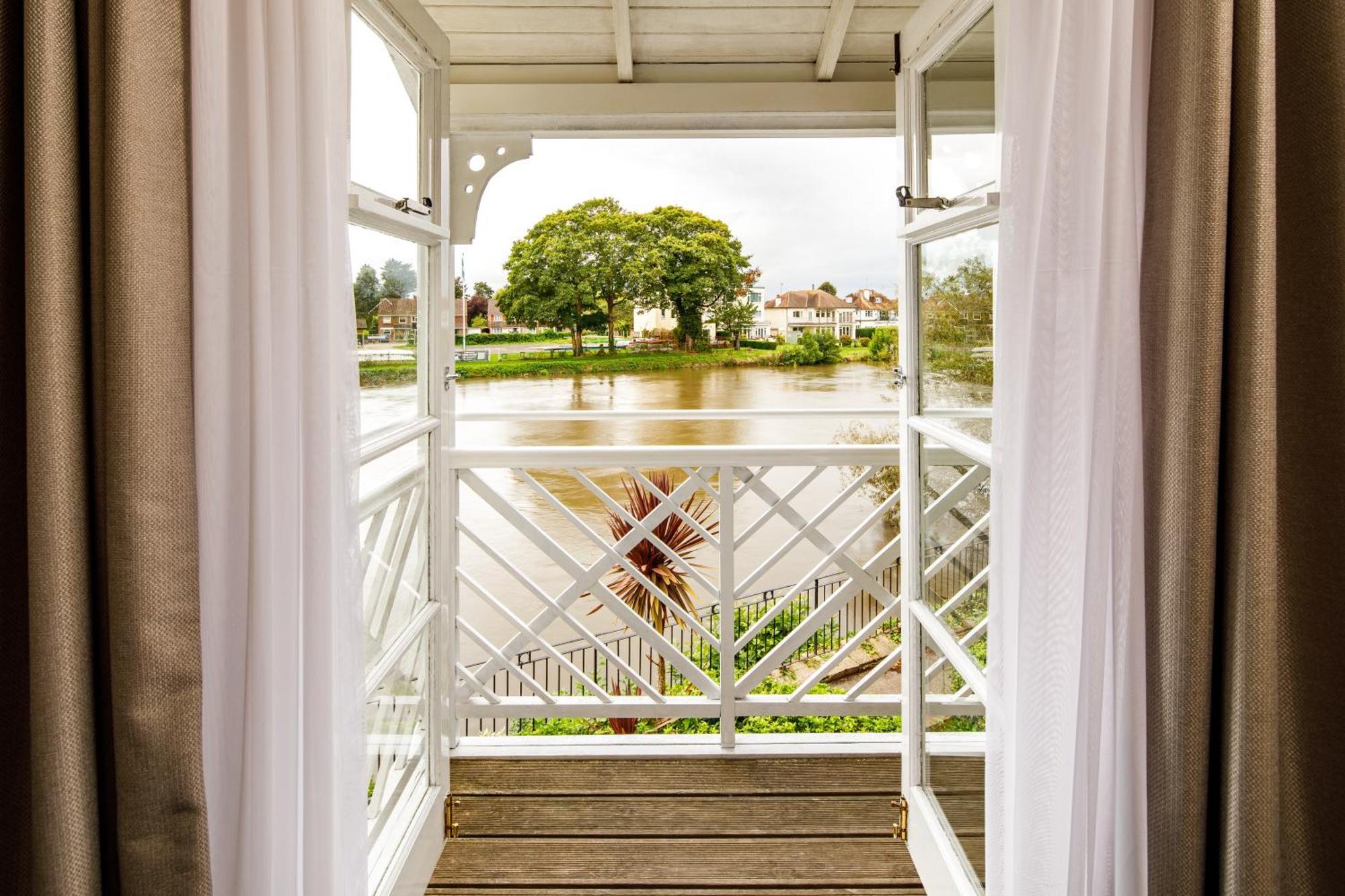 Sunday London Staines-Upon-Thames Heathrow T5 Hotel Ngoại thất bức ảnh