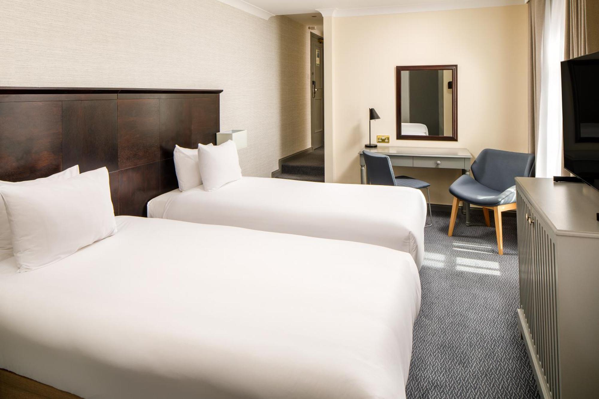 Sunday London Staines-Upon-Thames Heathrow T5 Hotel Ngoại thất bức ảnh