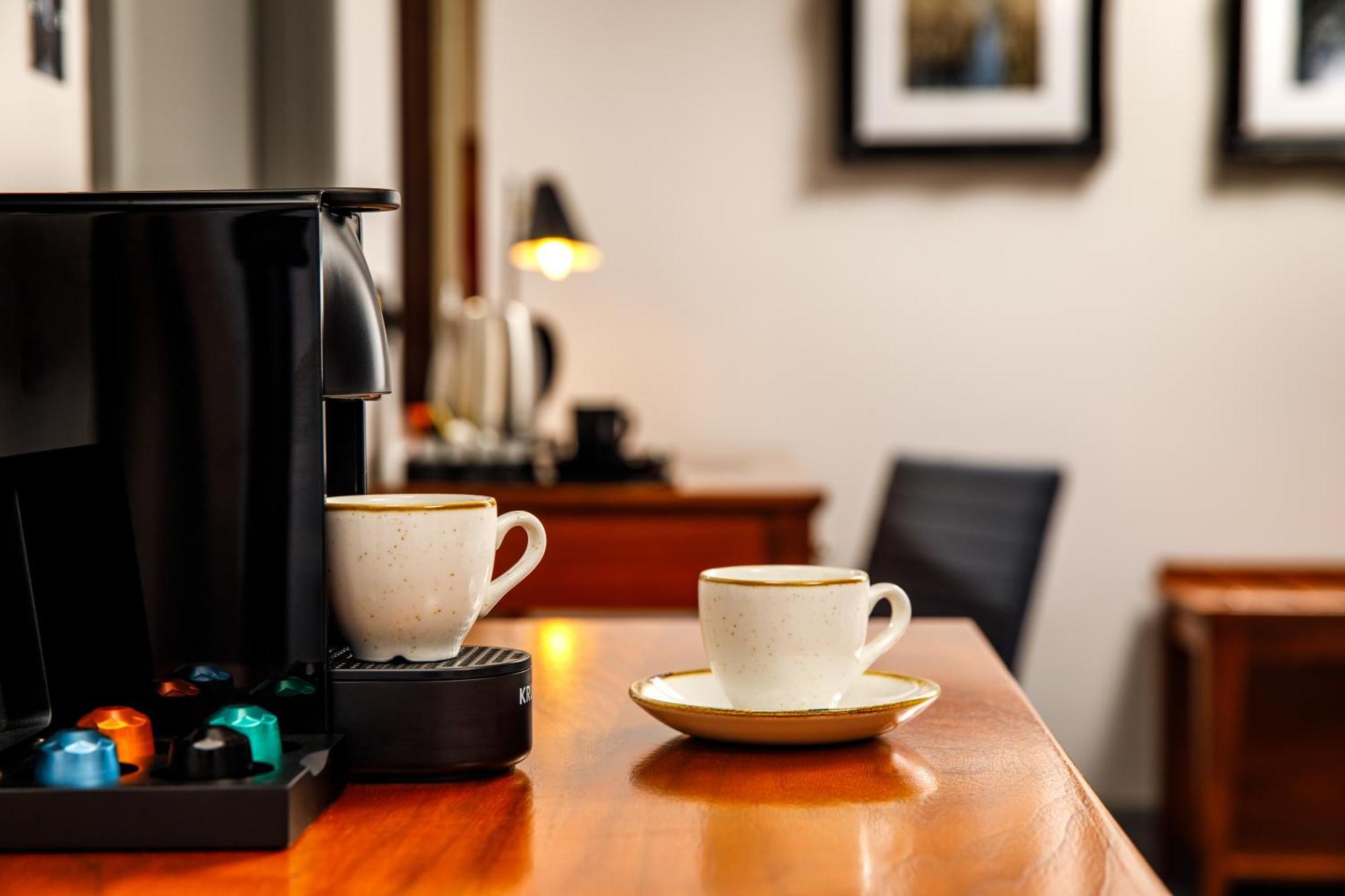 Sunday London Staines-Upon-Thames Heathrow T5 Hotel Ngoại thất bức ảnh