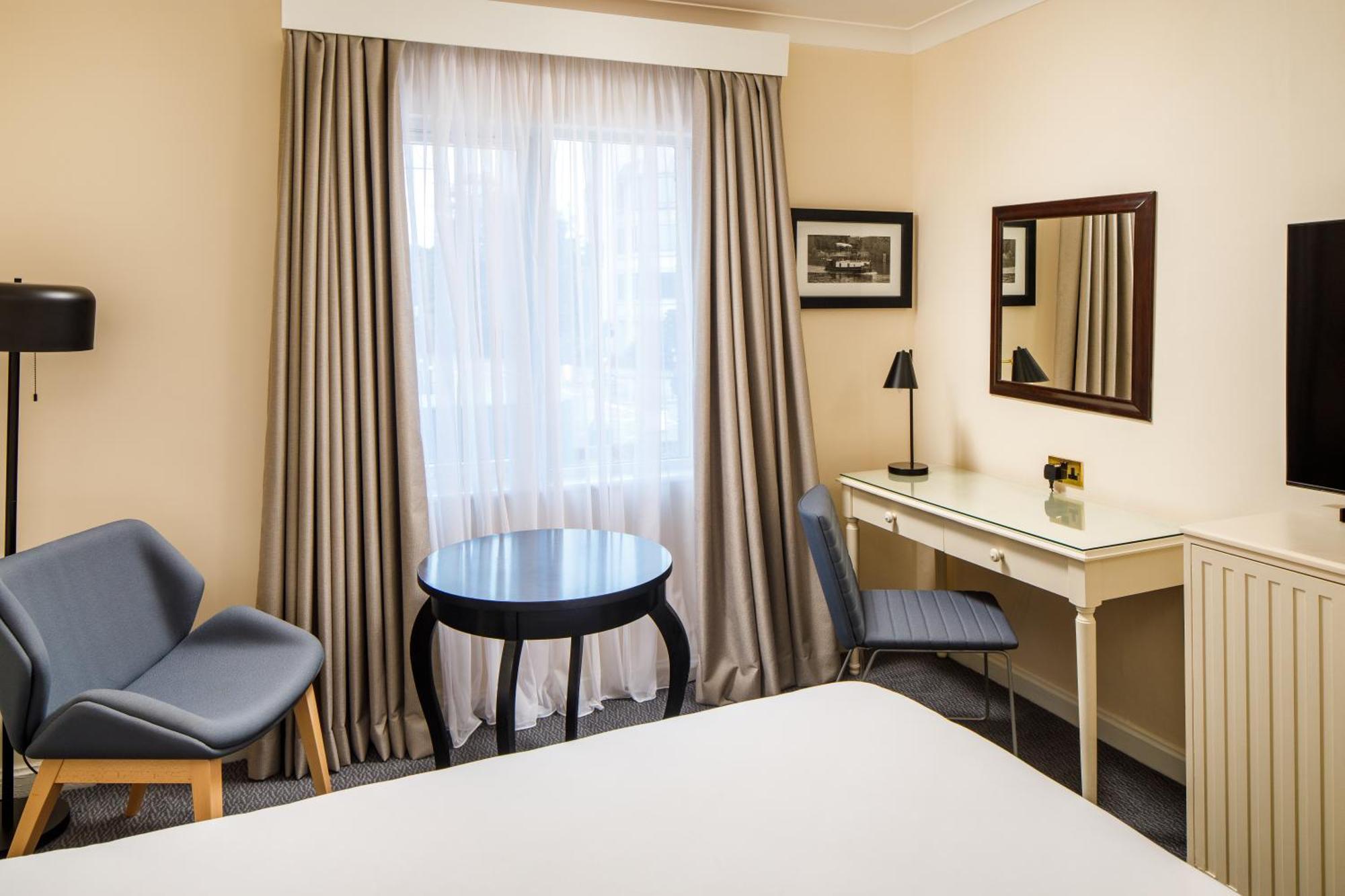 Sunday London Staines-Upon-Thames Heathrow T5 Hotel Ngoại thất bức ảnh