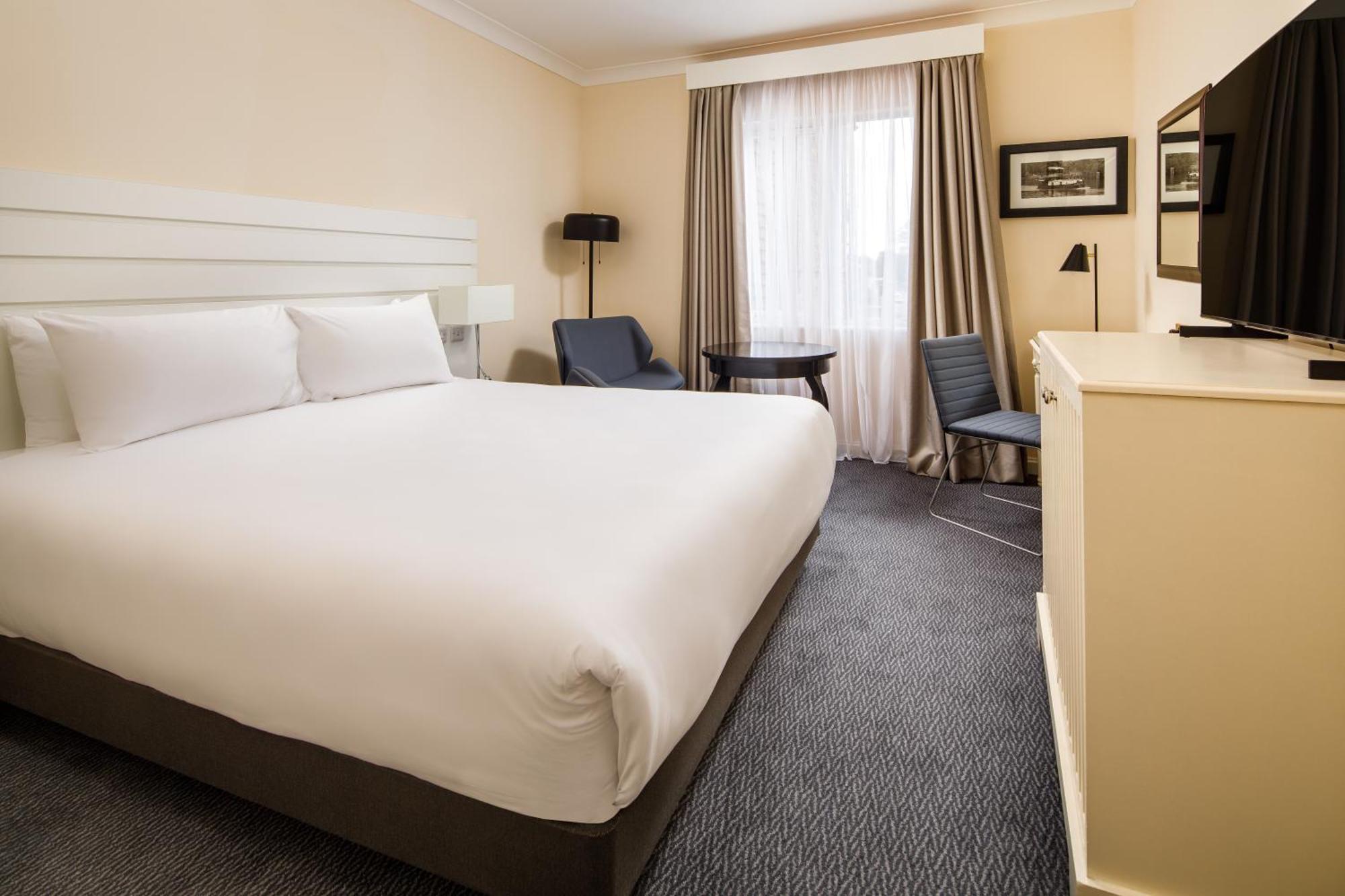 Sunday London Staines-Upon-Thames Heathrow T5 Hotel Ngoại thất bức ảnh