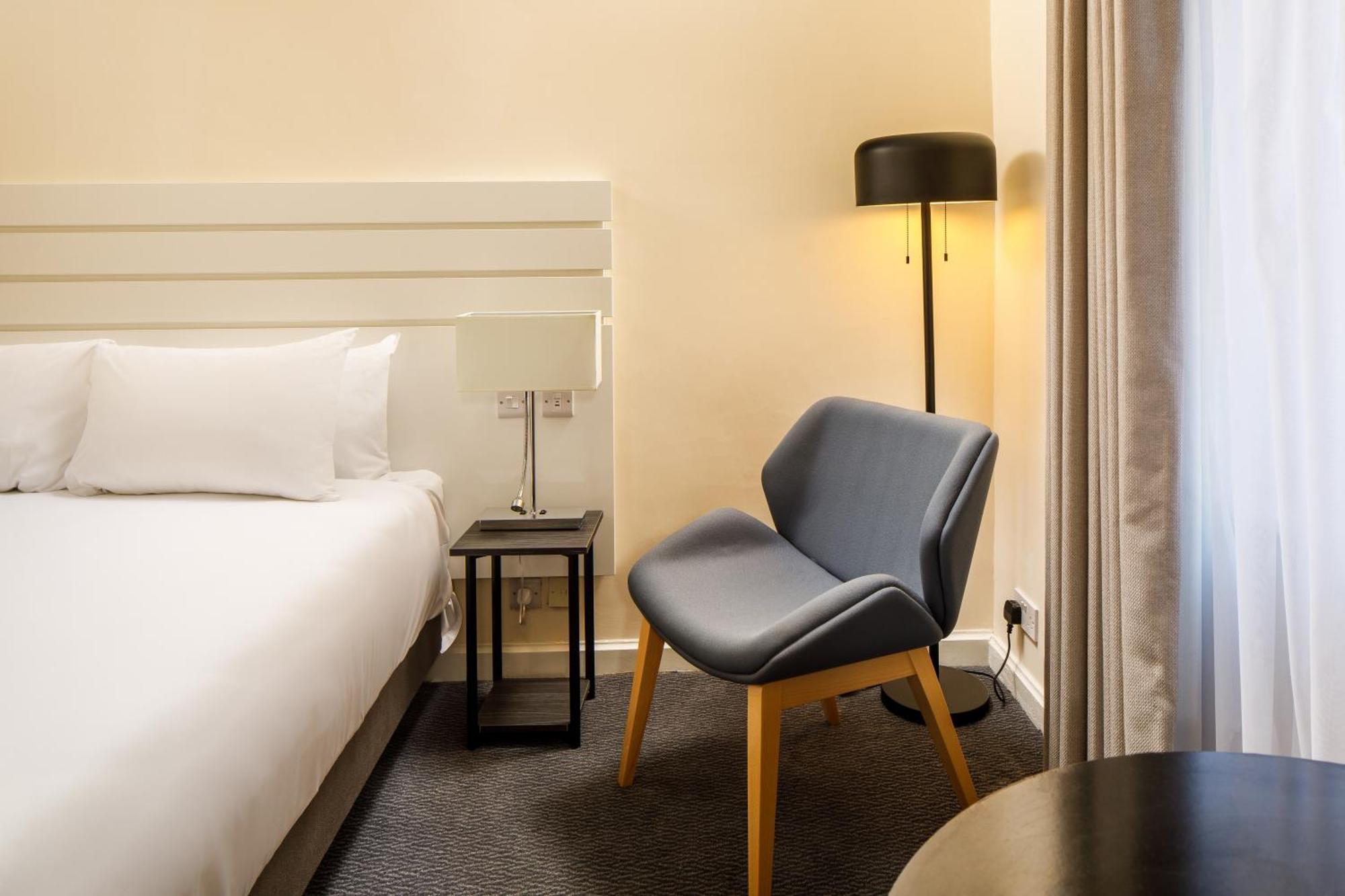 Sunday London Staines-Upon-Thames Heathrow T5 Hotel Ngoại thất bức ảnh